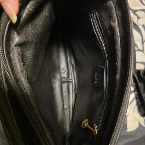 Gucci Black Textured Crossbody Bag with Gold Details - Picture 7 of 12